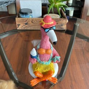WHIMSICAL SEATED FLAMINGO STATUE